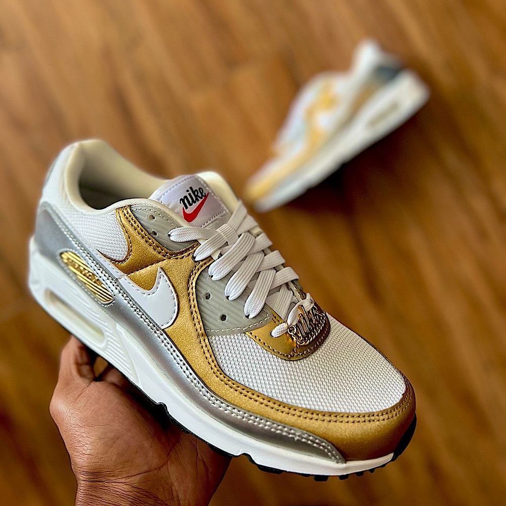 Nike Air Max 90 SE “Gold Metallic”